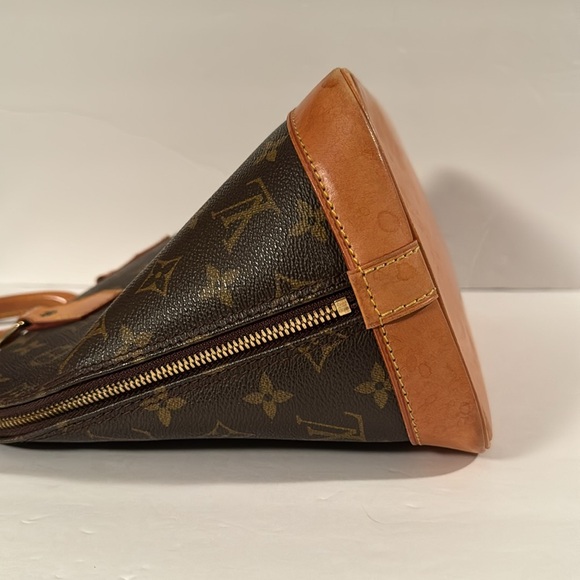 Louis Vuitton Alma - Picture 8 of 16